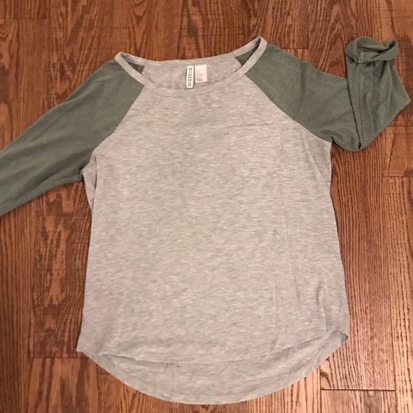 3 Long-sleeve shirts for - Picture 2 of 4